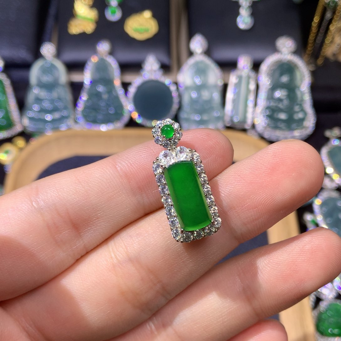 翡翠银S925镶嵌颈饰小**?76567778876677