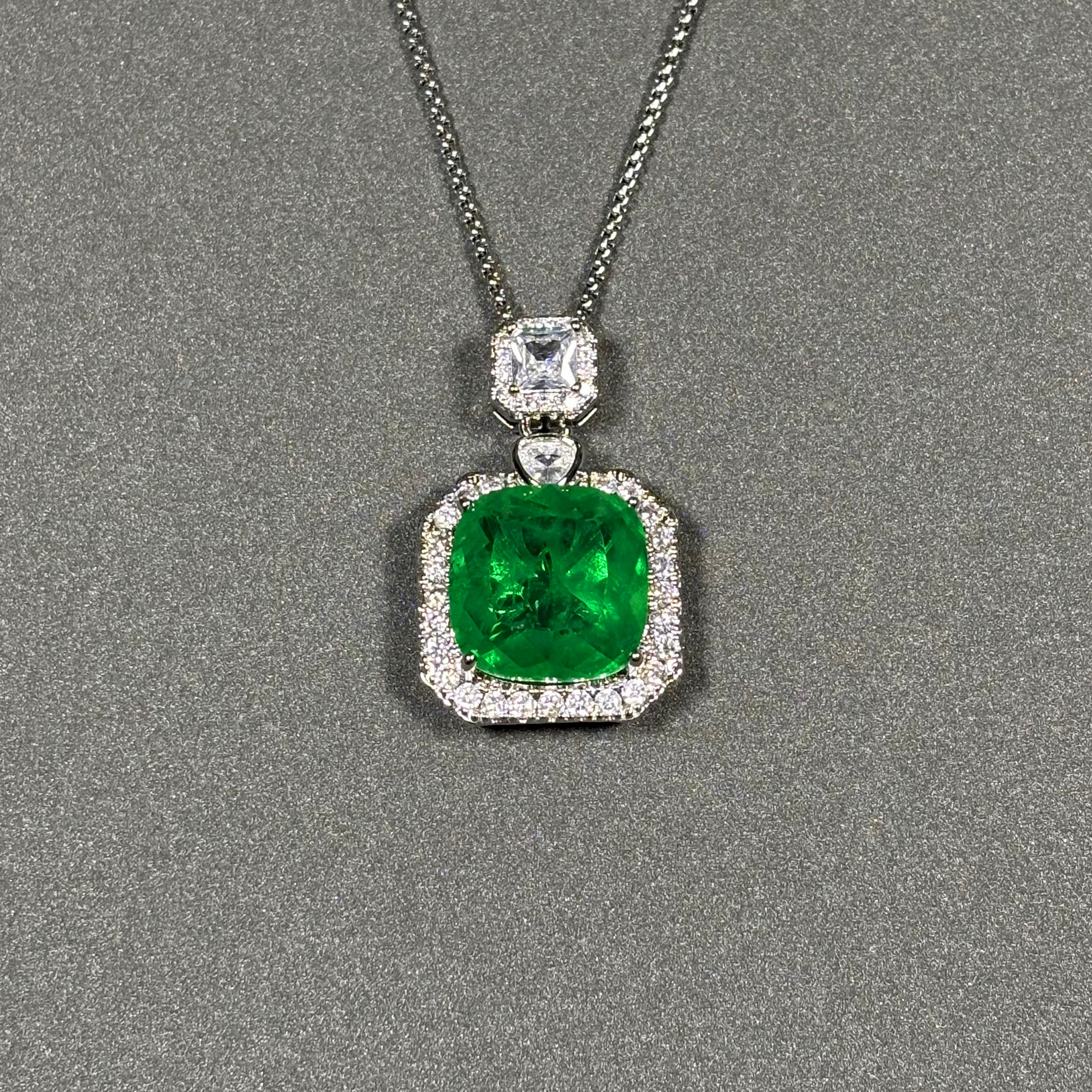 【高级定制】高贵典藏级祖母绿吊坠582