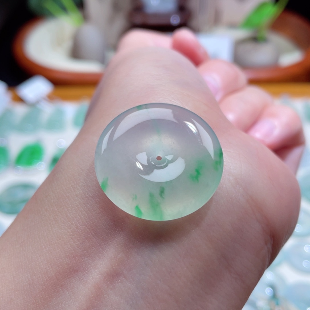 翡翠颈饰未镶嵌扣子