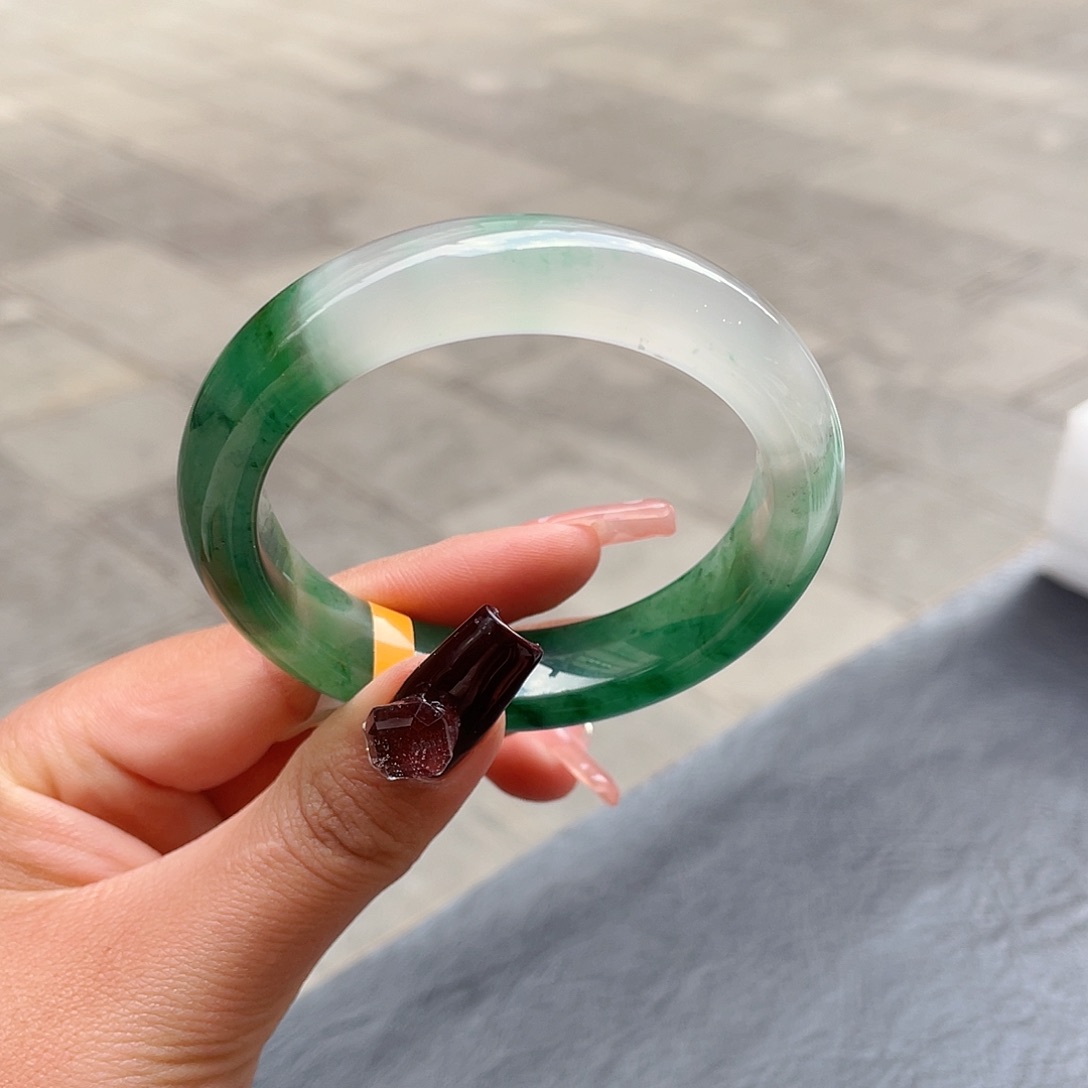 石英质玉手镯未镶嵌17