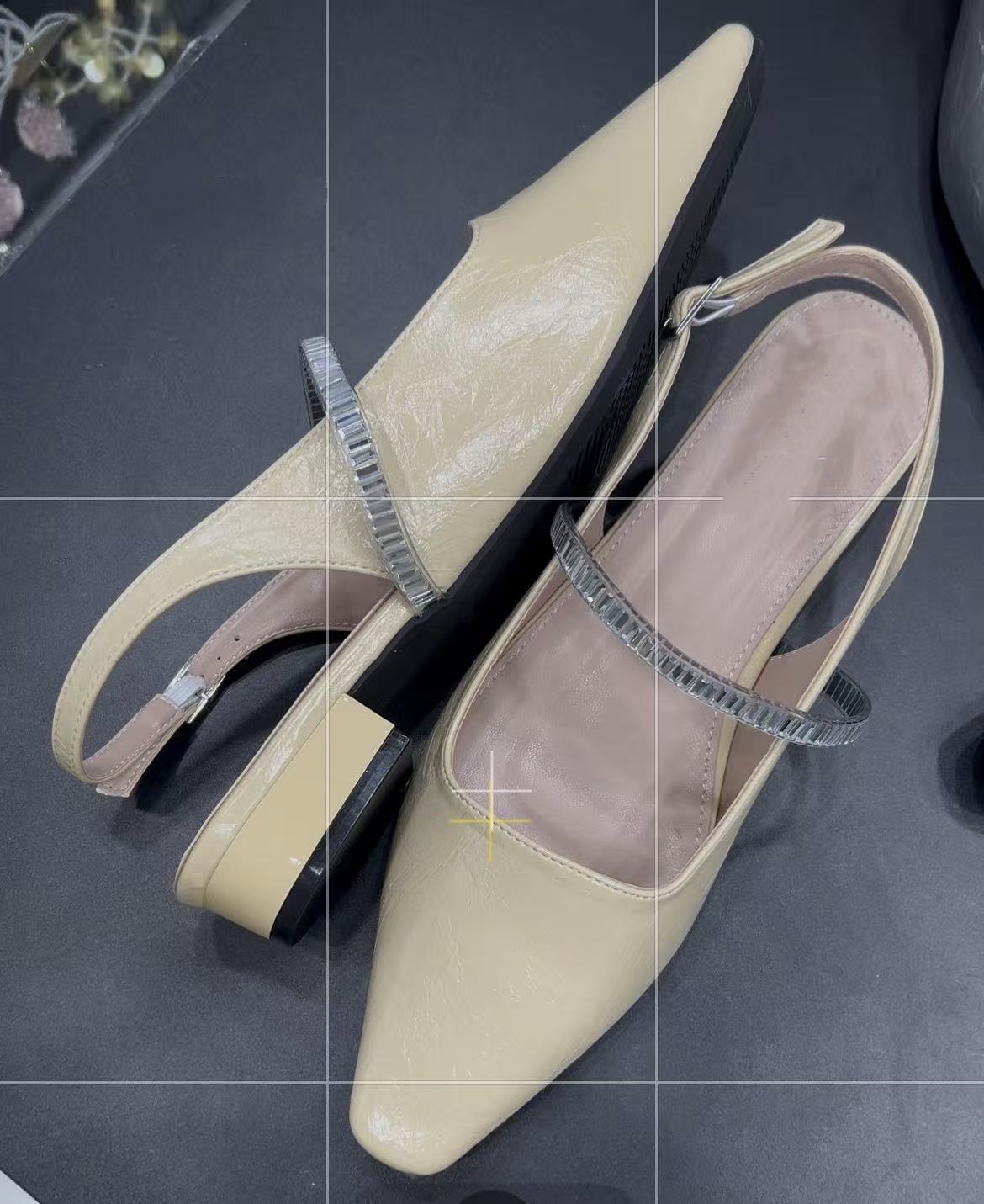 夏季新款大码D201尖头森系女包头凉鞋时装凉鞋粗跟中跟时装凉鞋