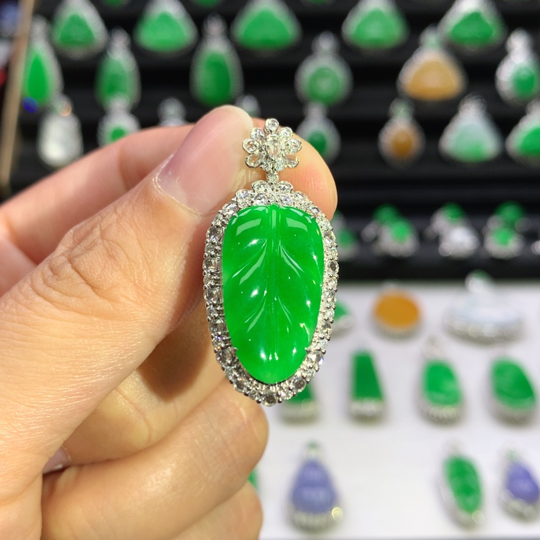 翡翠吊坠(不含链)18K金镶嵌