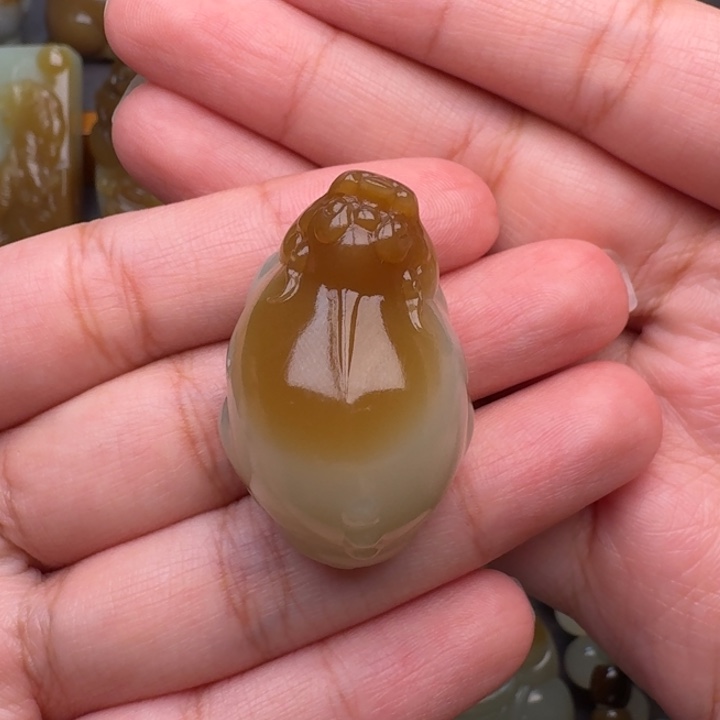 和田玉未镶嵌颈饰吃****凉