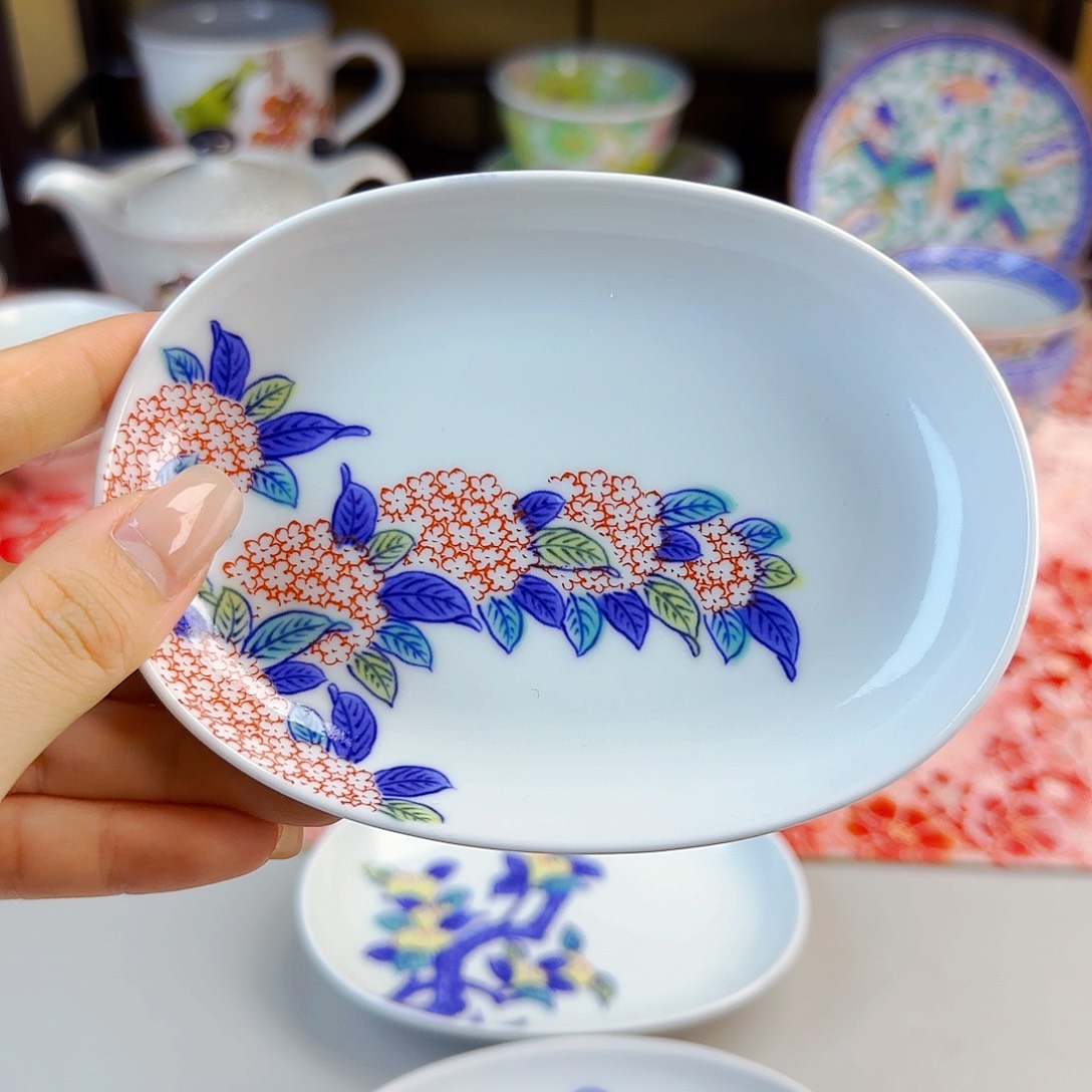 他家茶具瓷器真美！