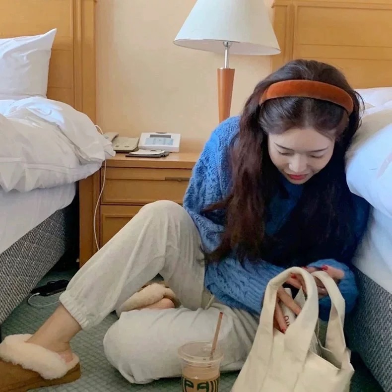 美拉德焦糖色丝绒显白发箍女高级感秋冬外出高颅顶头箍头饰发饰的