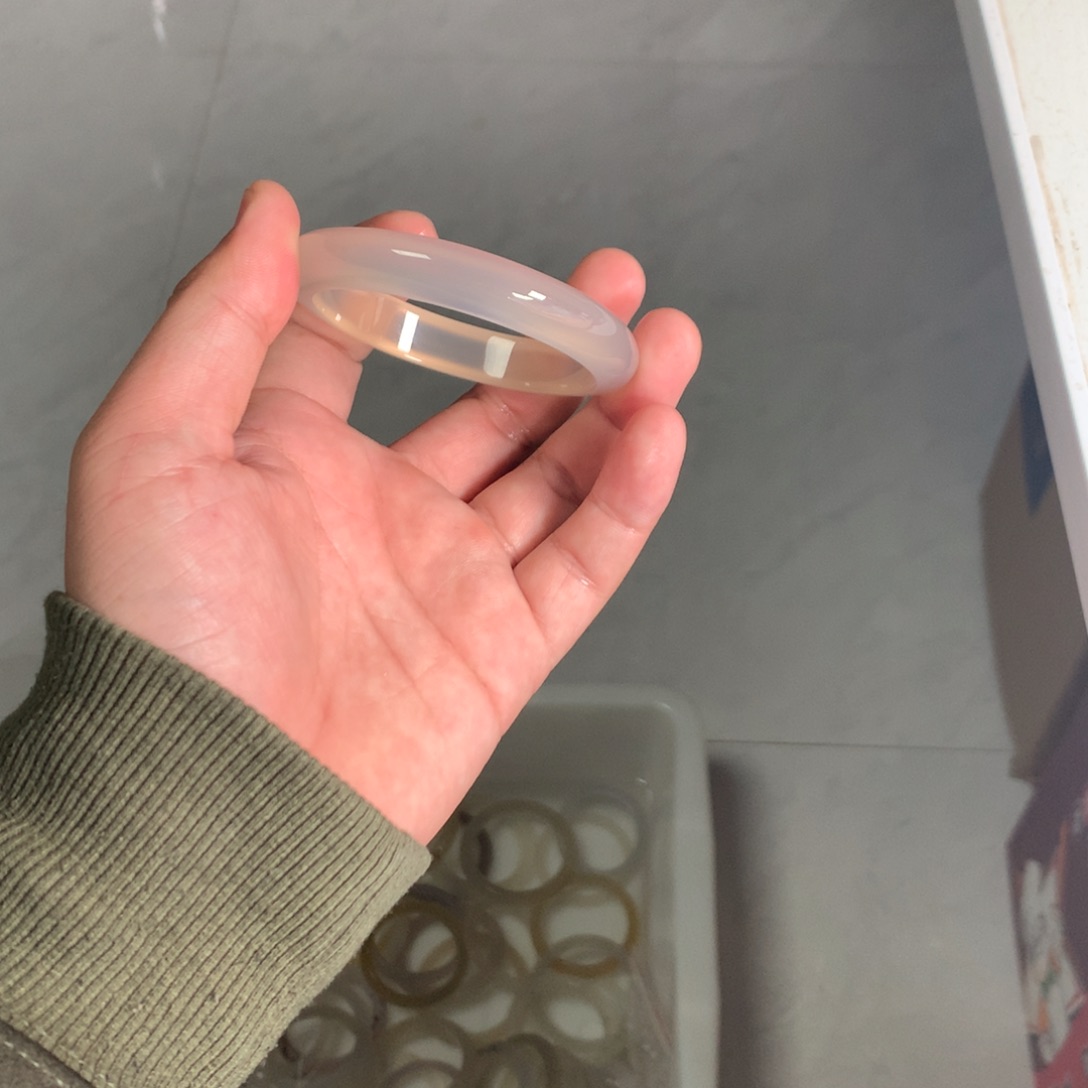 玛瑙/玉髓手镯未镶嵌睡*