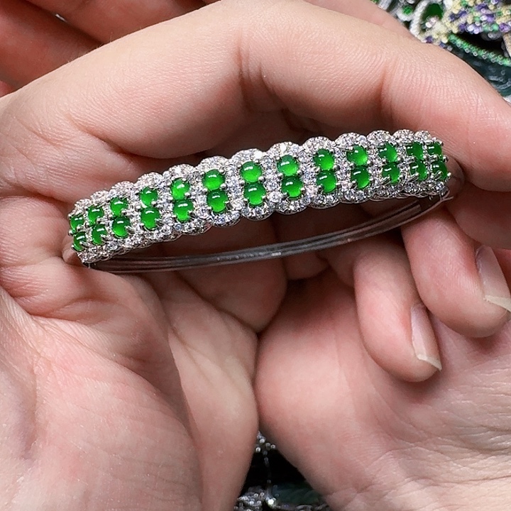 翡翠颈饰未镶嵌天然A货翡翠放漏