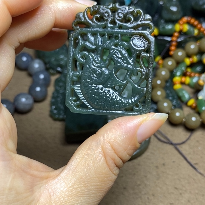 和田玉未镶嵌颈饰