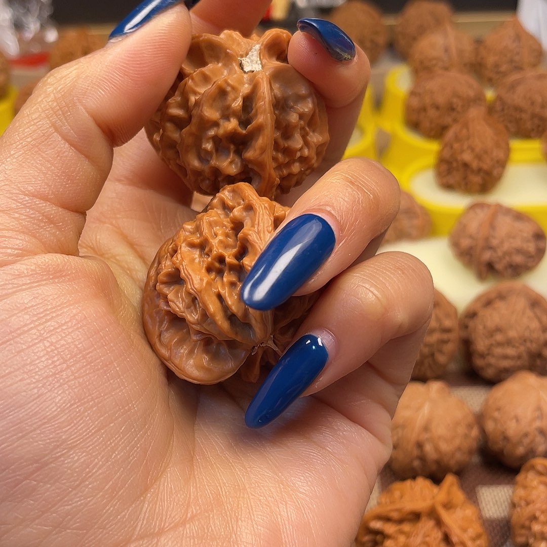 蛋***腚吊坠文玩核桃盘山三棱