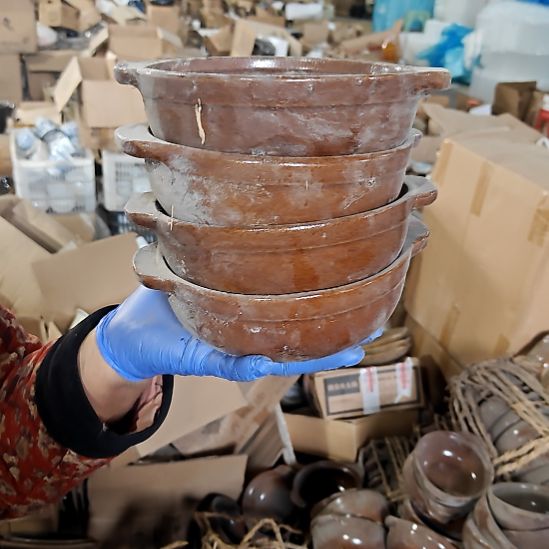 摆件盘子碗茶壶啥都有