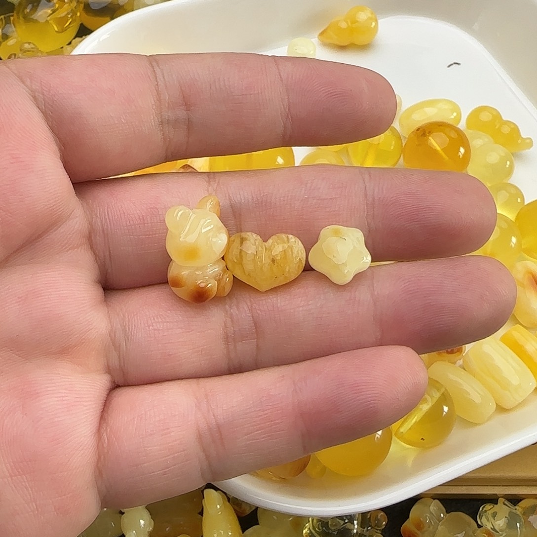 水***儿琥珀未镶嵌裸石精工小熊