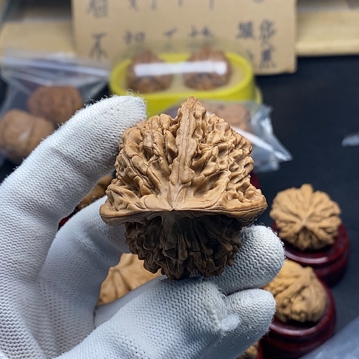 T***y吊坠文玩核桃瑕疵不退不换