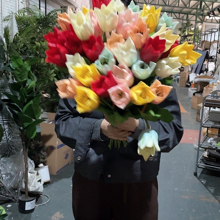 静*陶瓷花瓶，仿真绿植。