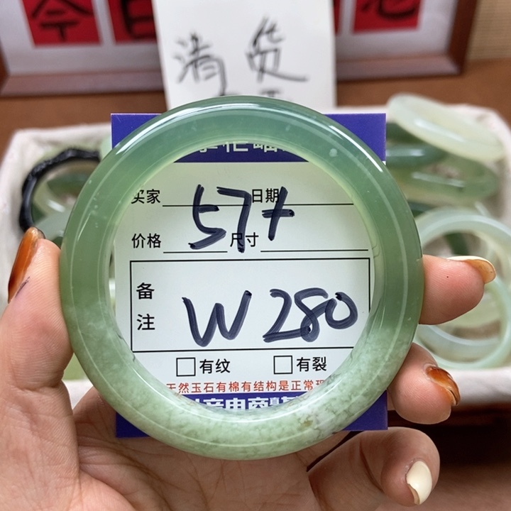 岫玉手镯手镯未镶嵌