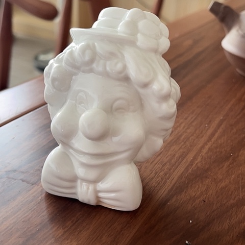 微瑕，不能明火，口径9，4个陶瓷摆件