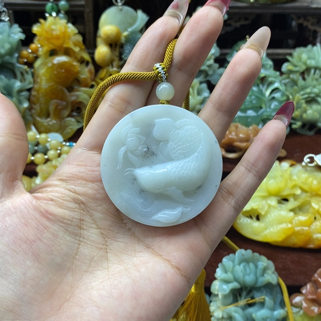 蛇纹石玉挂件未镶嵌