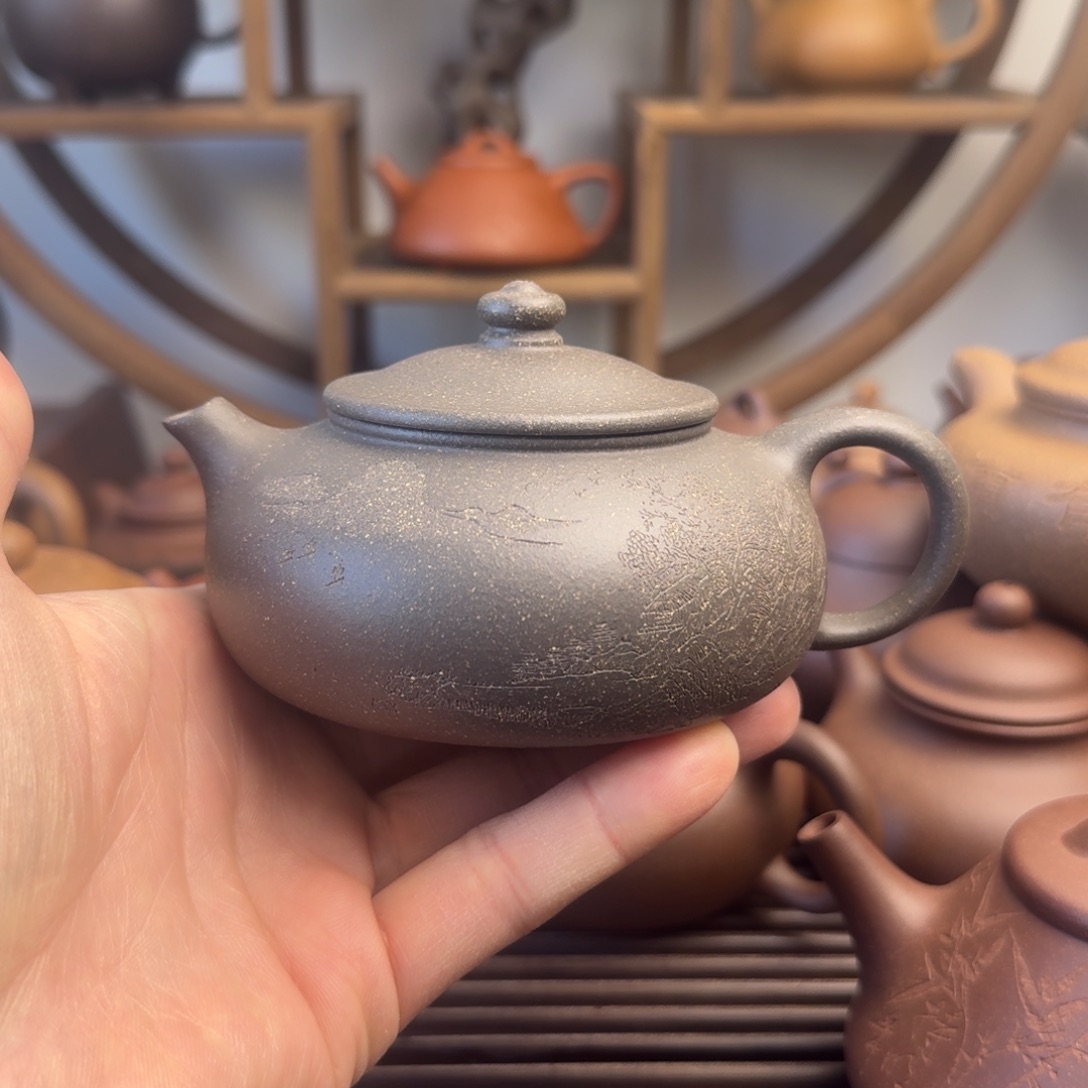 紫砂茶壶寒江200cc黄龙山青段刻绘