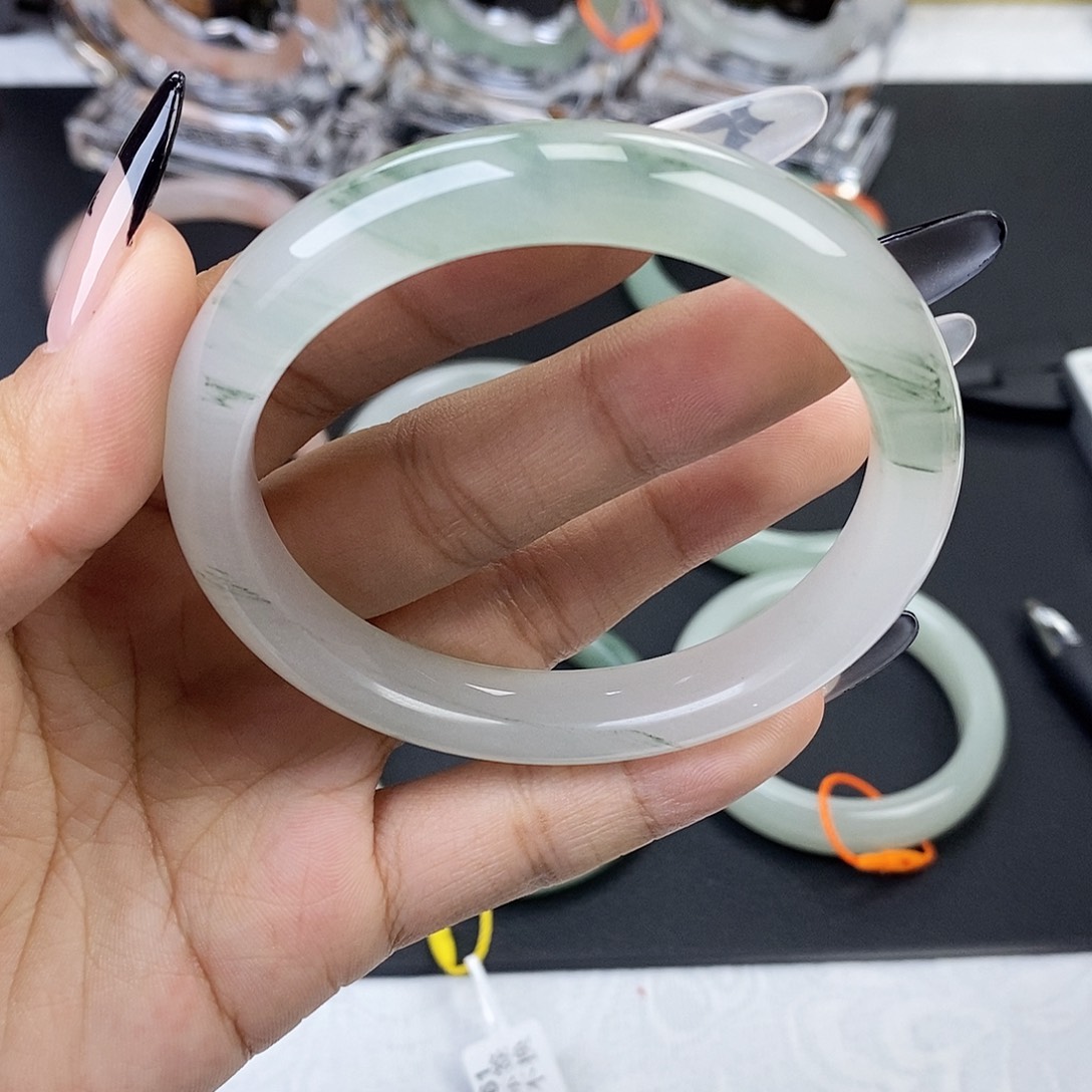 未镶嵌手镯石英质玉