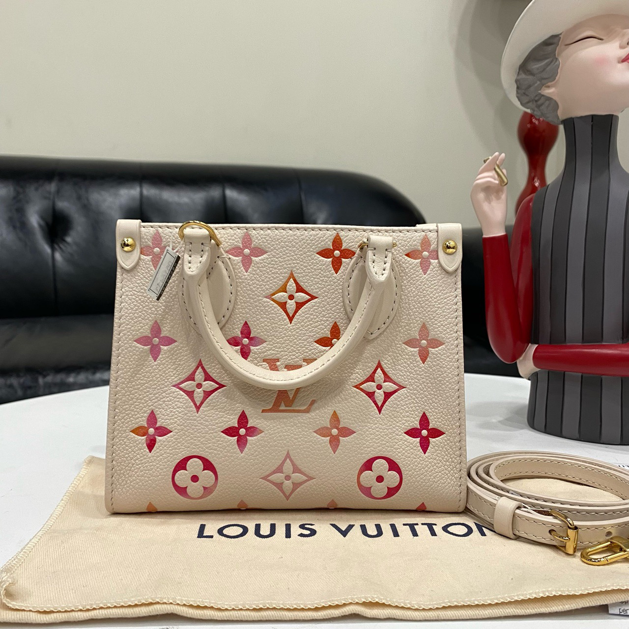 99新 LouisVuitton/路易威登 全皮限定渐变粉白托特BB/3月票