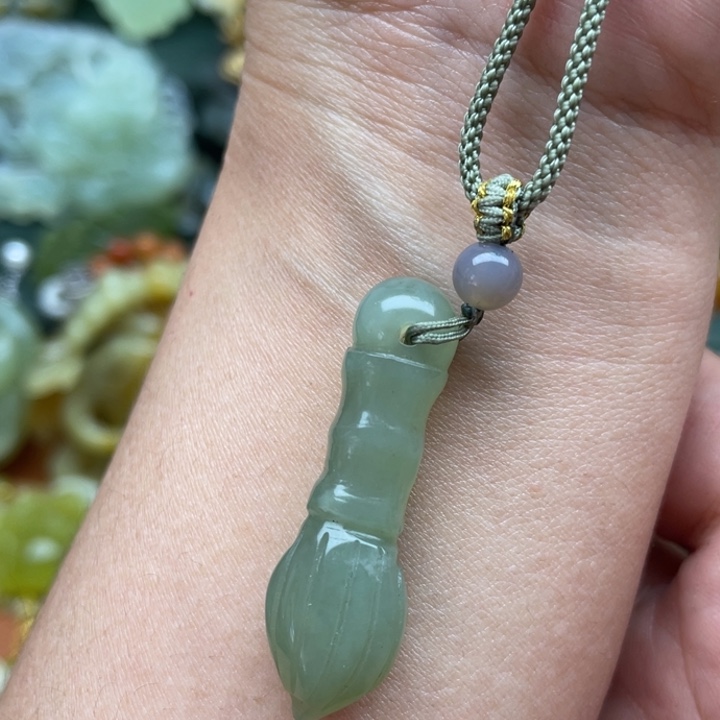 蛇纹石玉吊坠未镶嵌