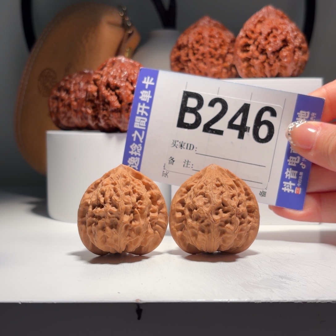 文玩核桃吊坠246    号-仙台公子帽金牛-尺寸 39