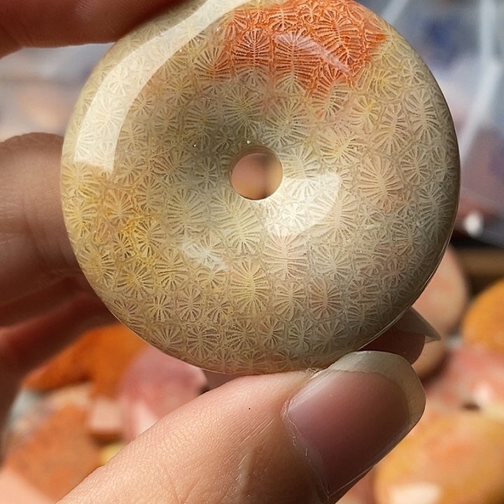 逆***薇硅化珊瑚未镶嵌颈饰