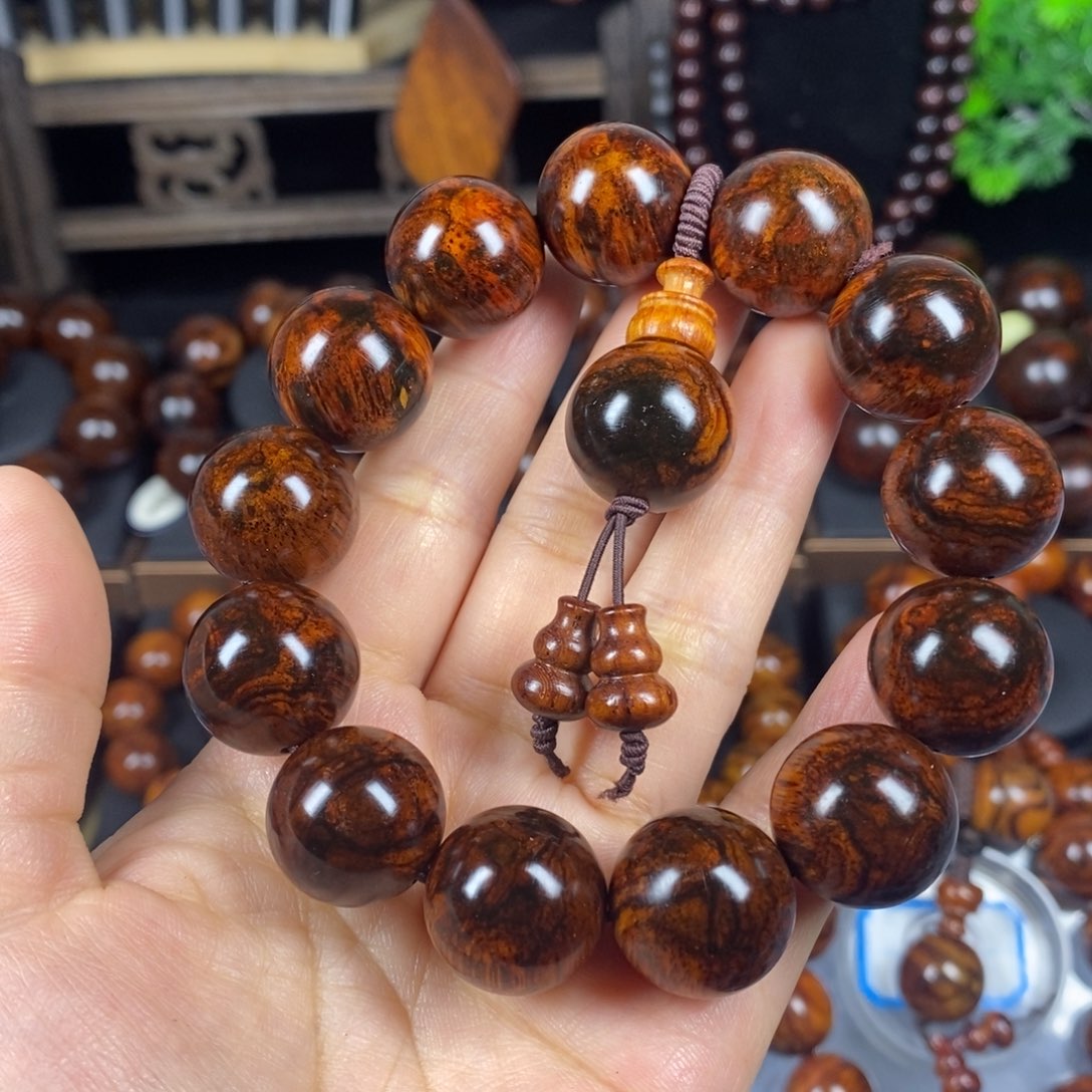 子*。缅甸花梨1.8山水瘤疤
