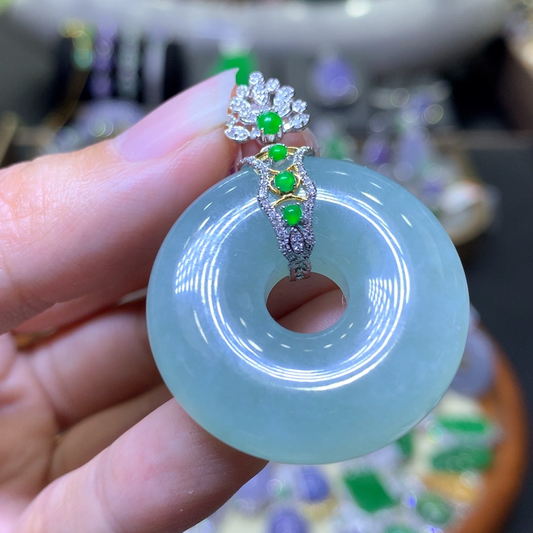 【闪购商品】翡翠颈饰18K金镶嵌翡翠吊坠项链