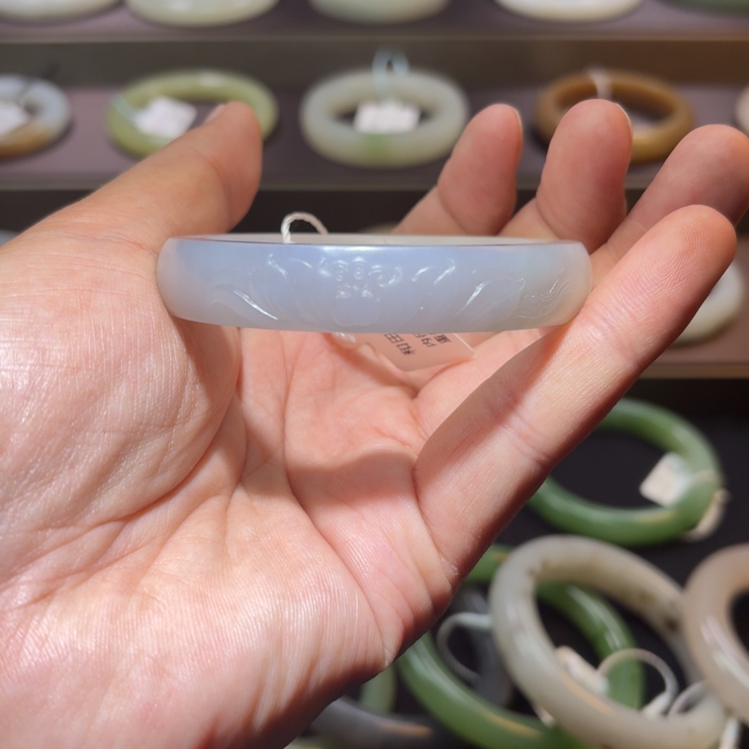 和田玉手镯未镶嵌55mm雕花镯