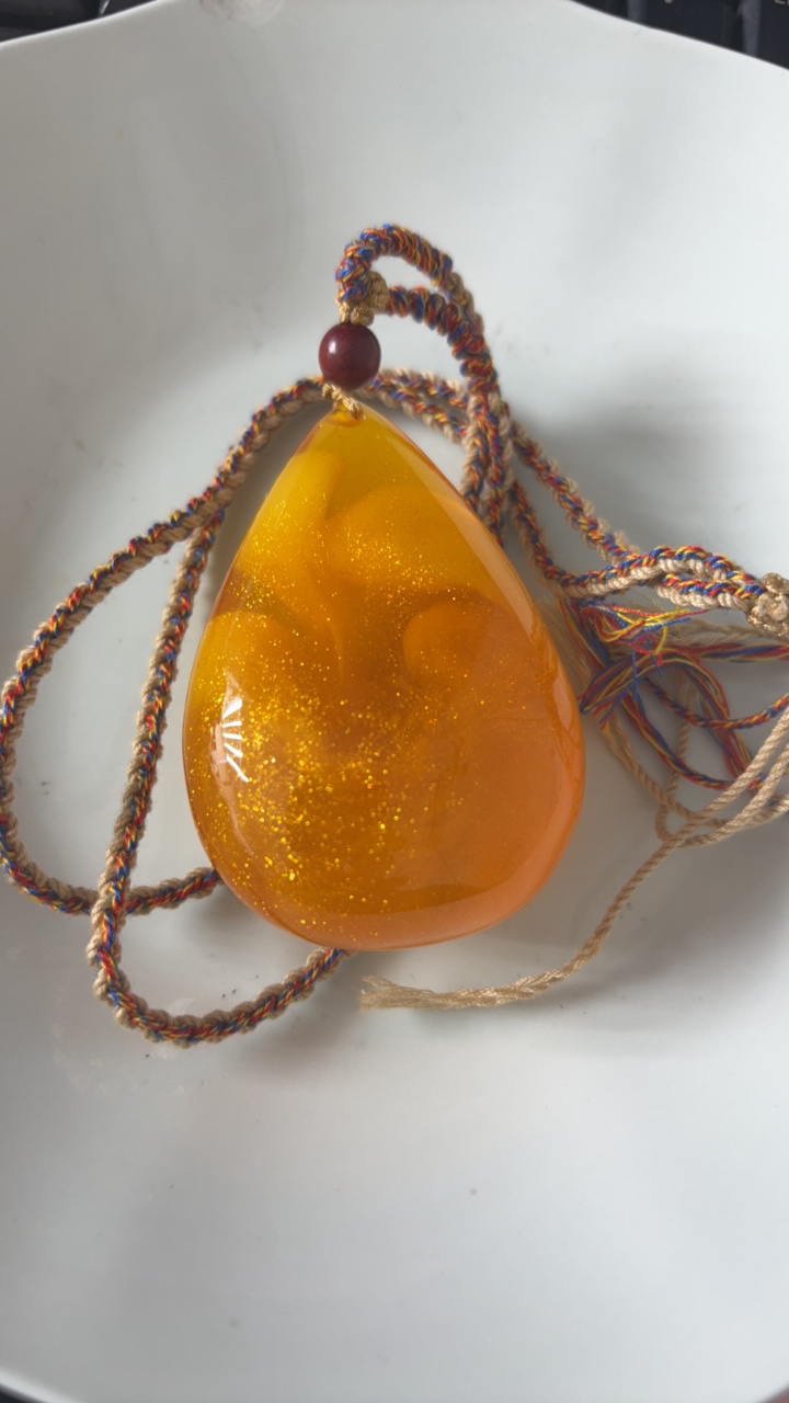 A29琥珀蜜蜡水滴吊坠