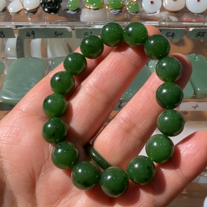 和田玉颈饰未镶嵌俄碧7号矿菠菜绿小黑点