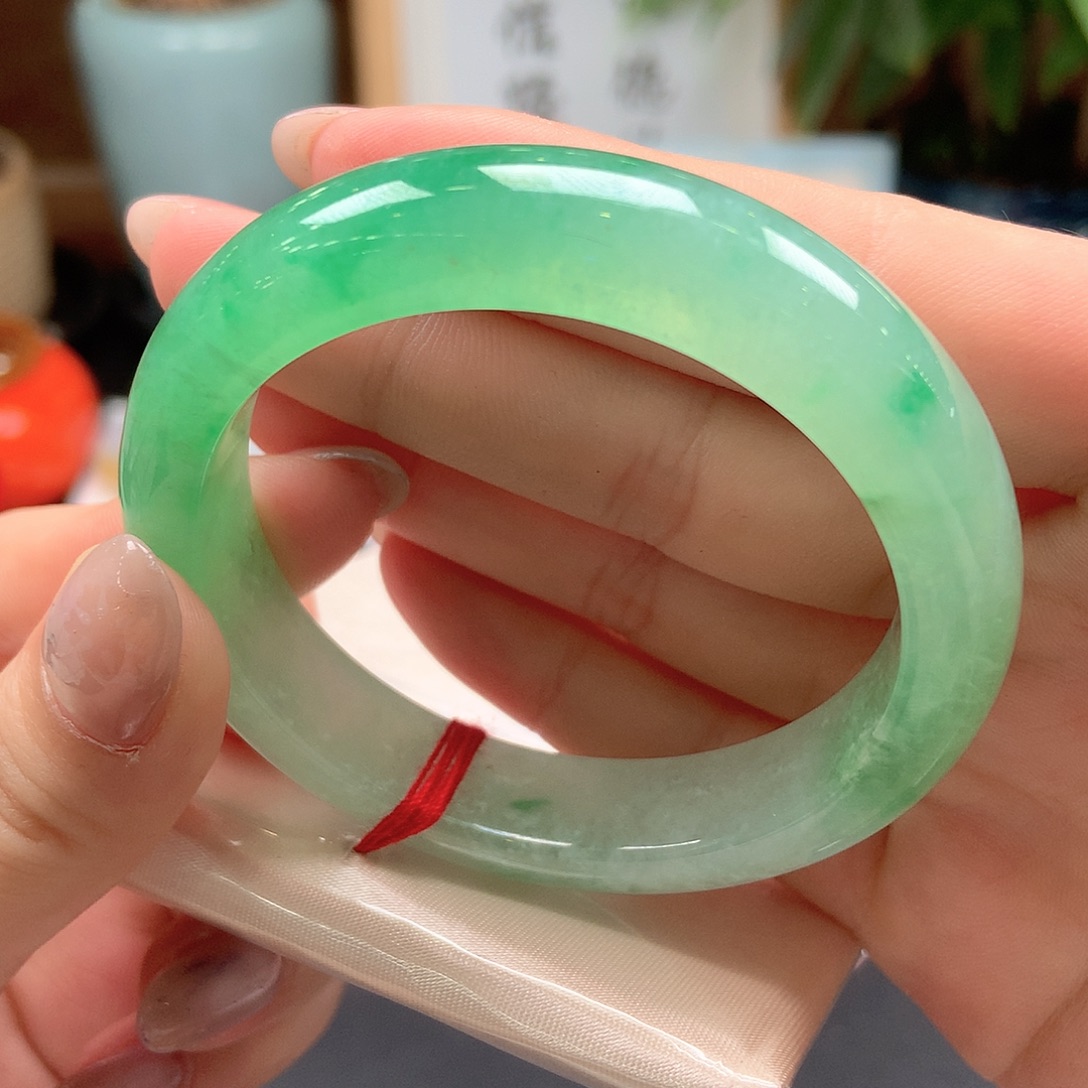 翡翠未镶嵌手镯冰甜果绿23