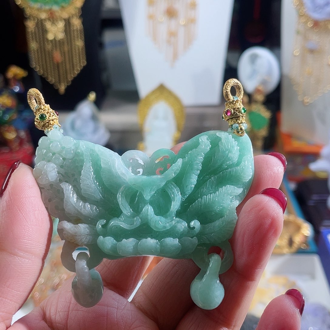 翡翠颈饰未镶嵌冰绿九尾狐