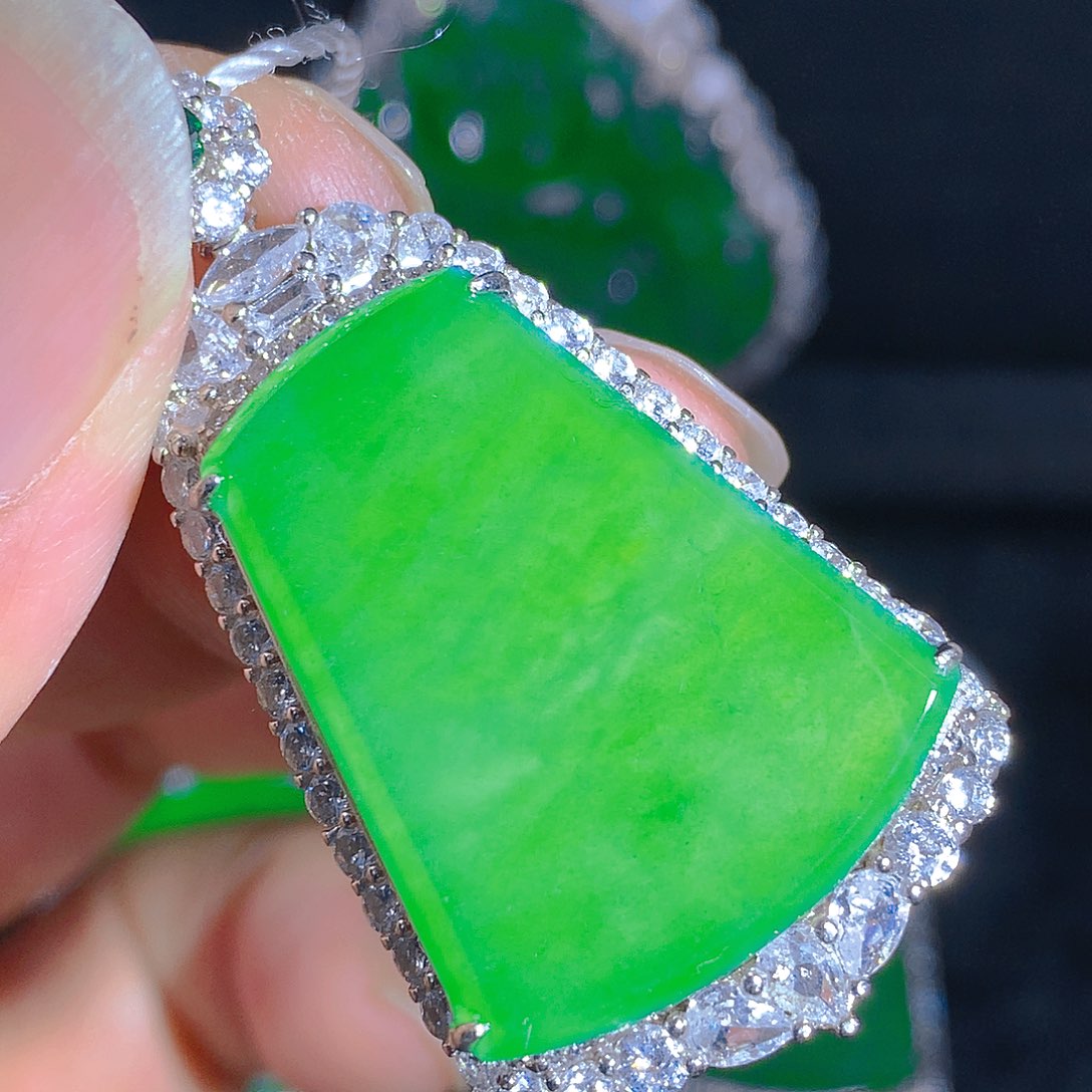 翡翠颈饰银S925镶嵌吊坠