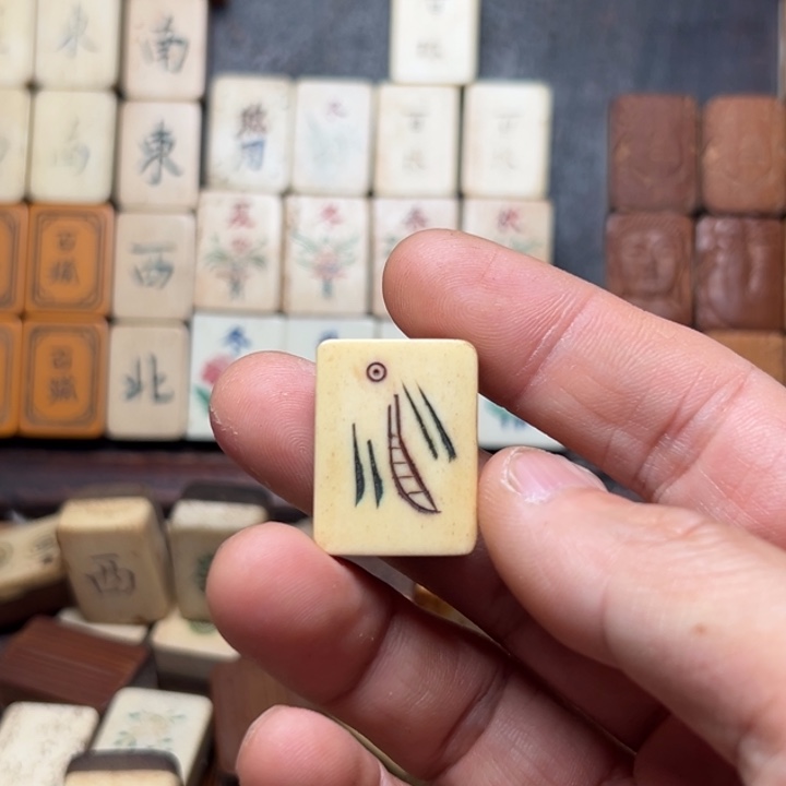 实心竹雕刻手把件