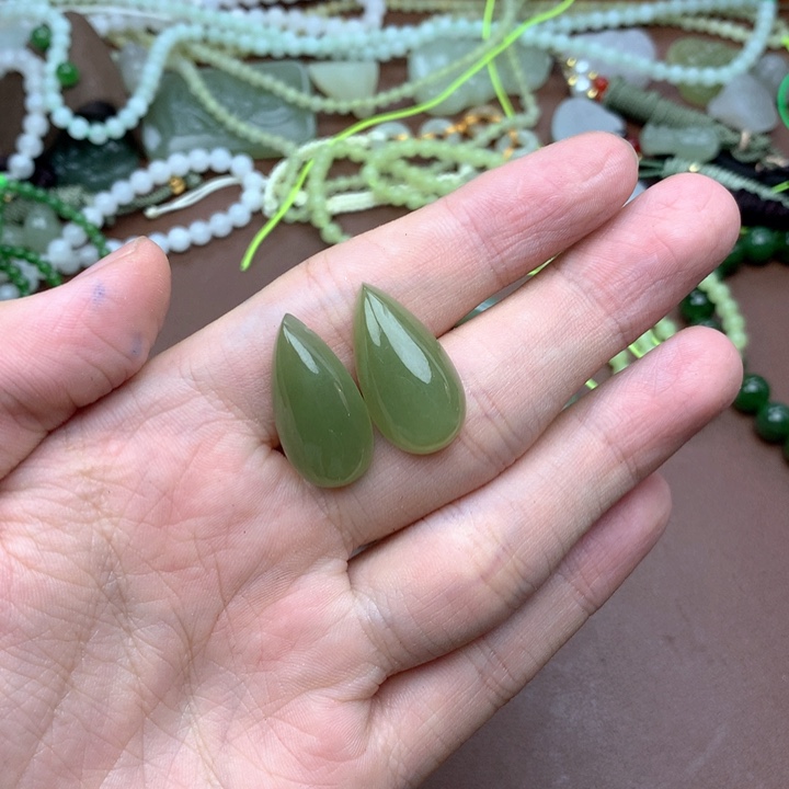 珍***妮颈饰未镶嵌和田玉