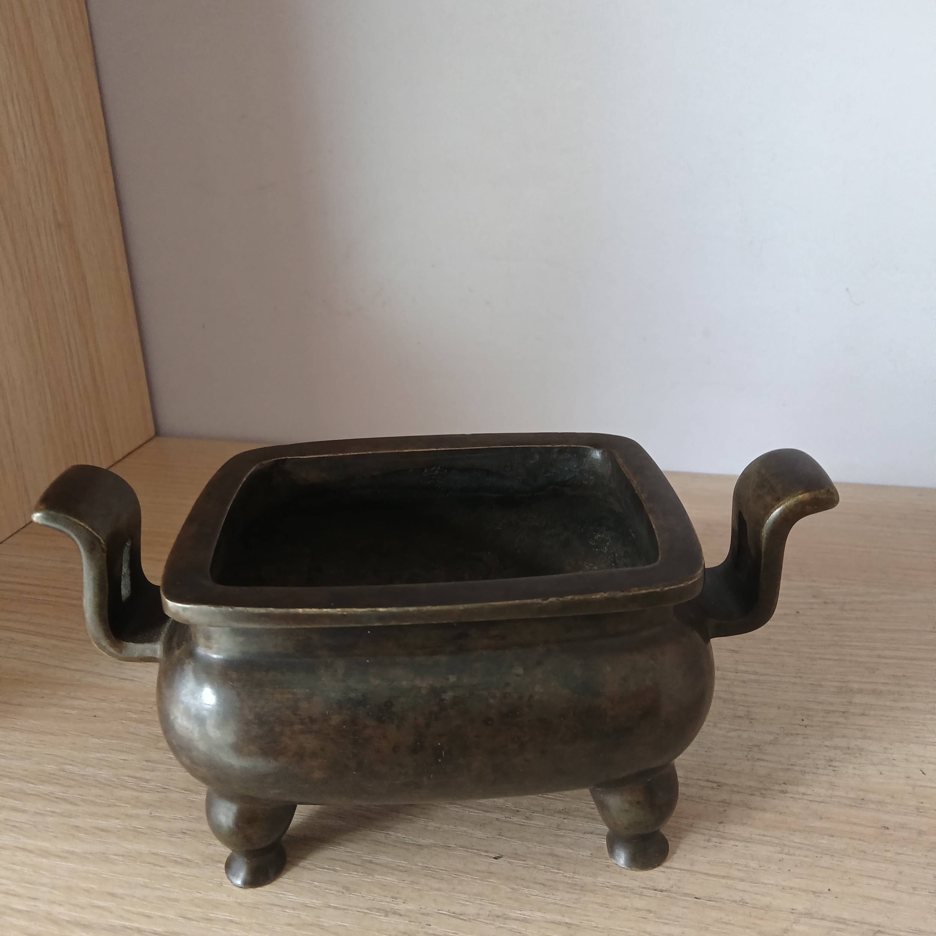 精仿铜香炉包浆好，（具体细节直播间问询清楚，发货后不退换）