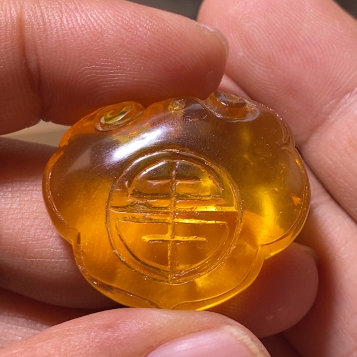 蜜蜡裸石未镶嵌配饰