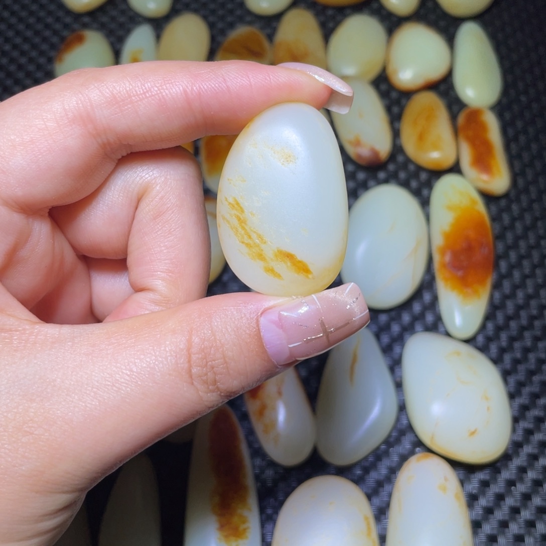 火***木和田玉未镶嵌颈饰