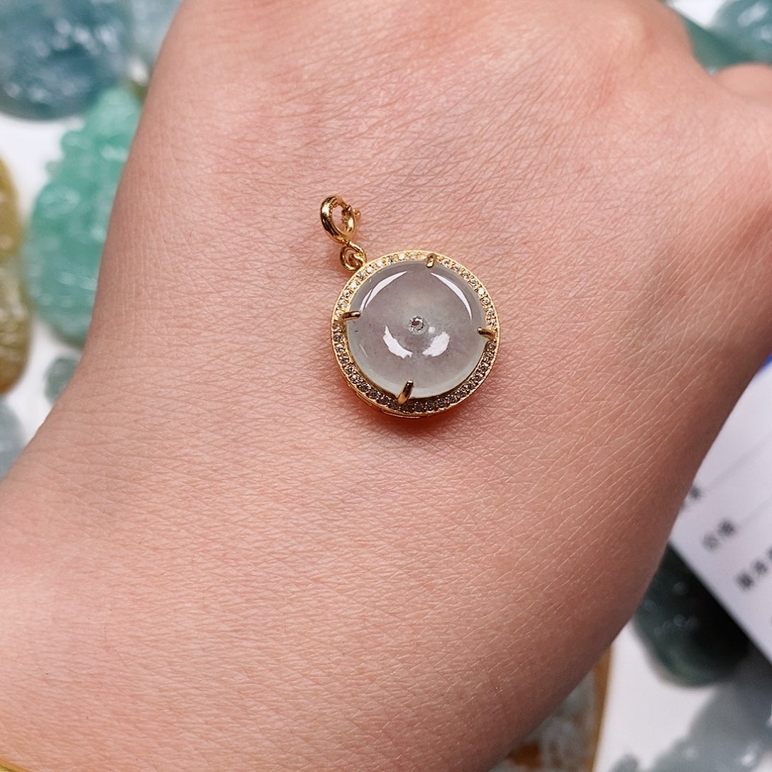 翡翠银S925镶嵌颈饰平安扣