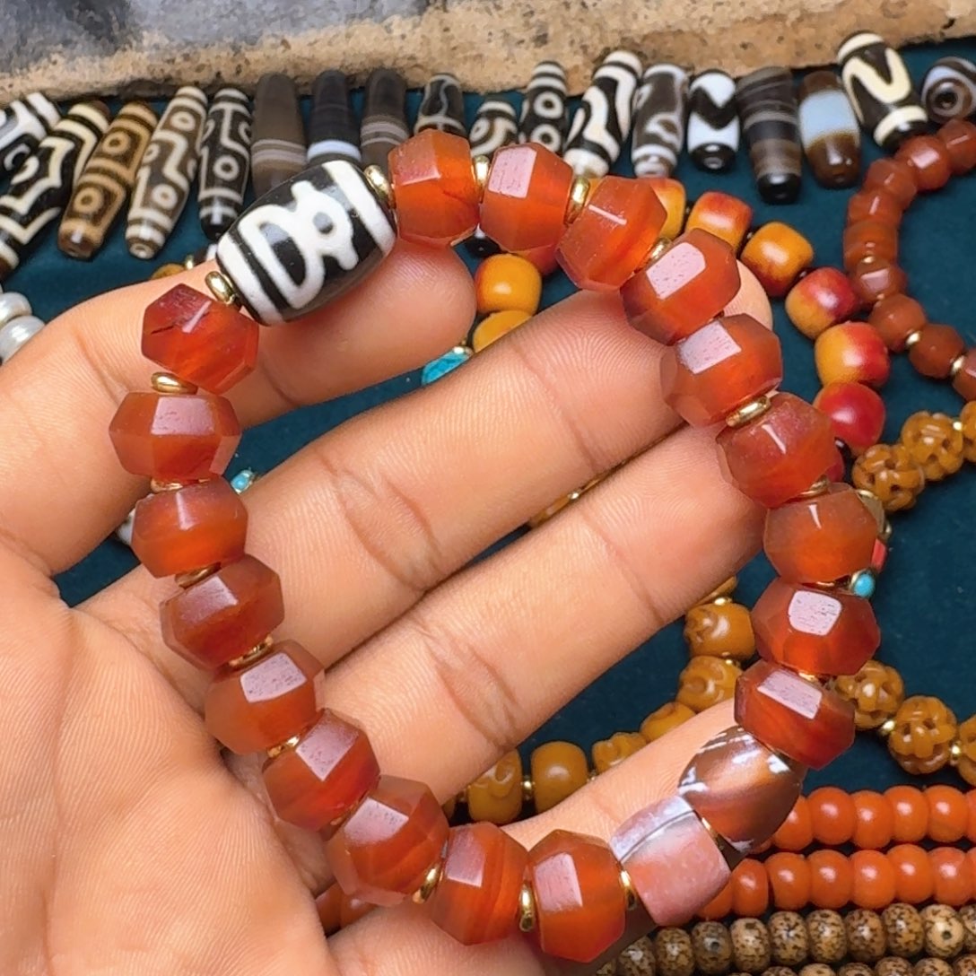 柏香籽/百香籽手串如图