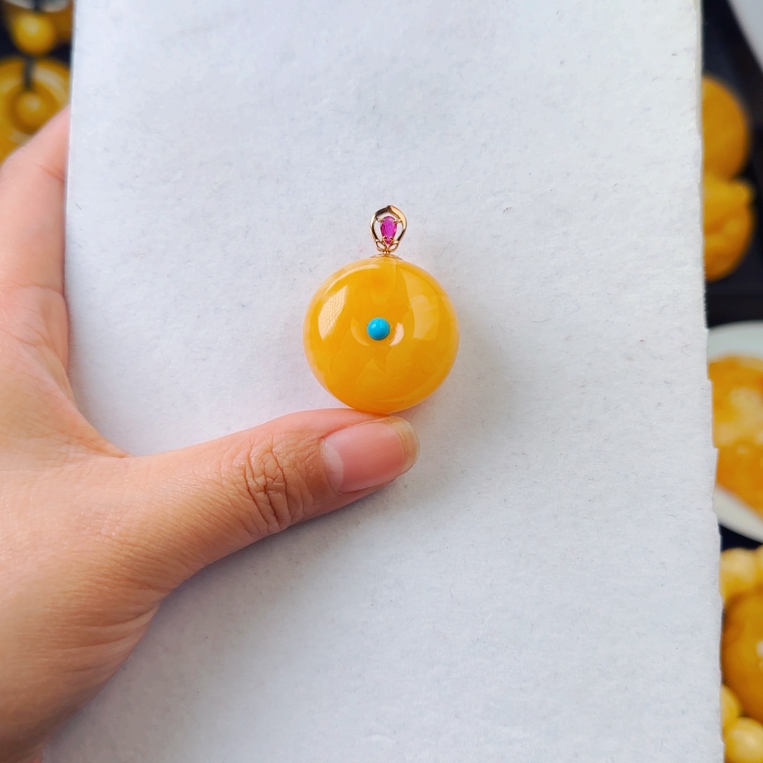 琥珀颈饰18K金镶嵌平安扣吊坠