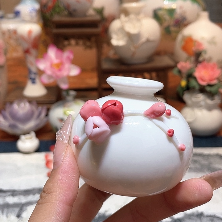 手工陶瓷精致摆件