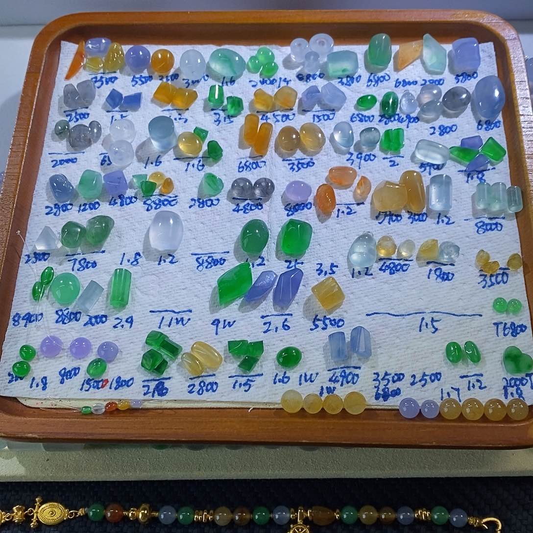 翡翠未镶嵌挂件多样发其一