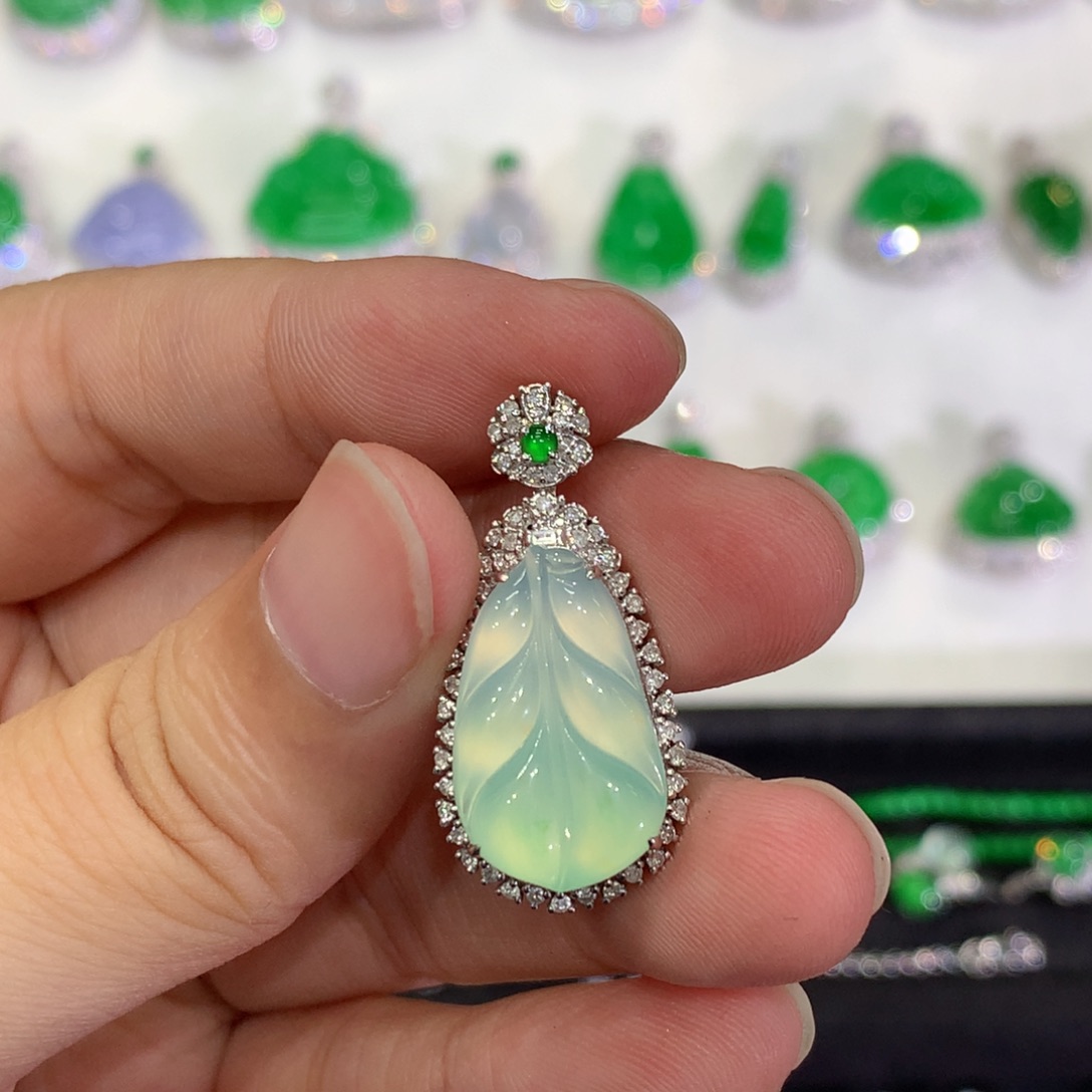 吊坠(不含链)18K金镶嵌翡翠吊坠