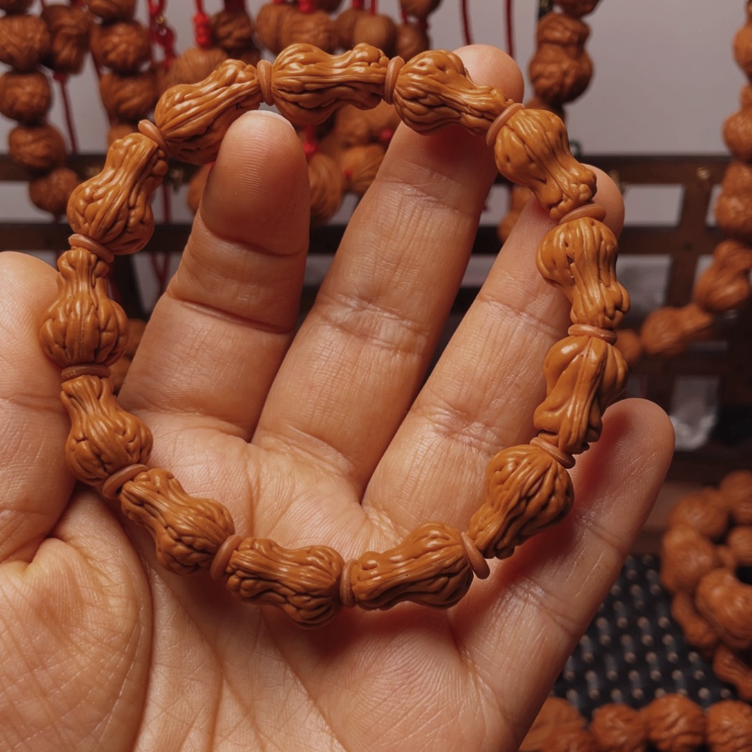 木质类龙纹桃枭手串