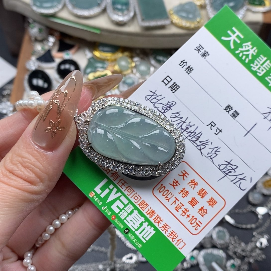 翡翠颈饰未镶嵌翡翠
