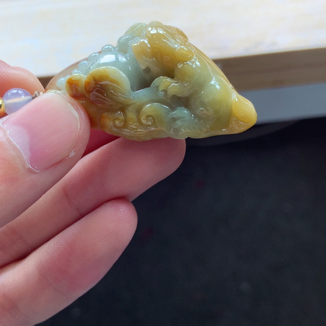 翡翠颈饰未镶嵌吊坠