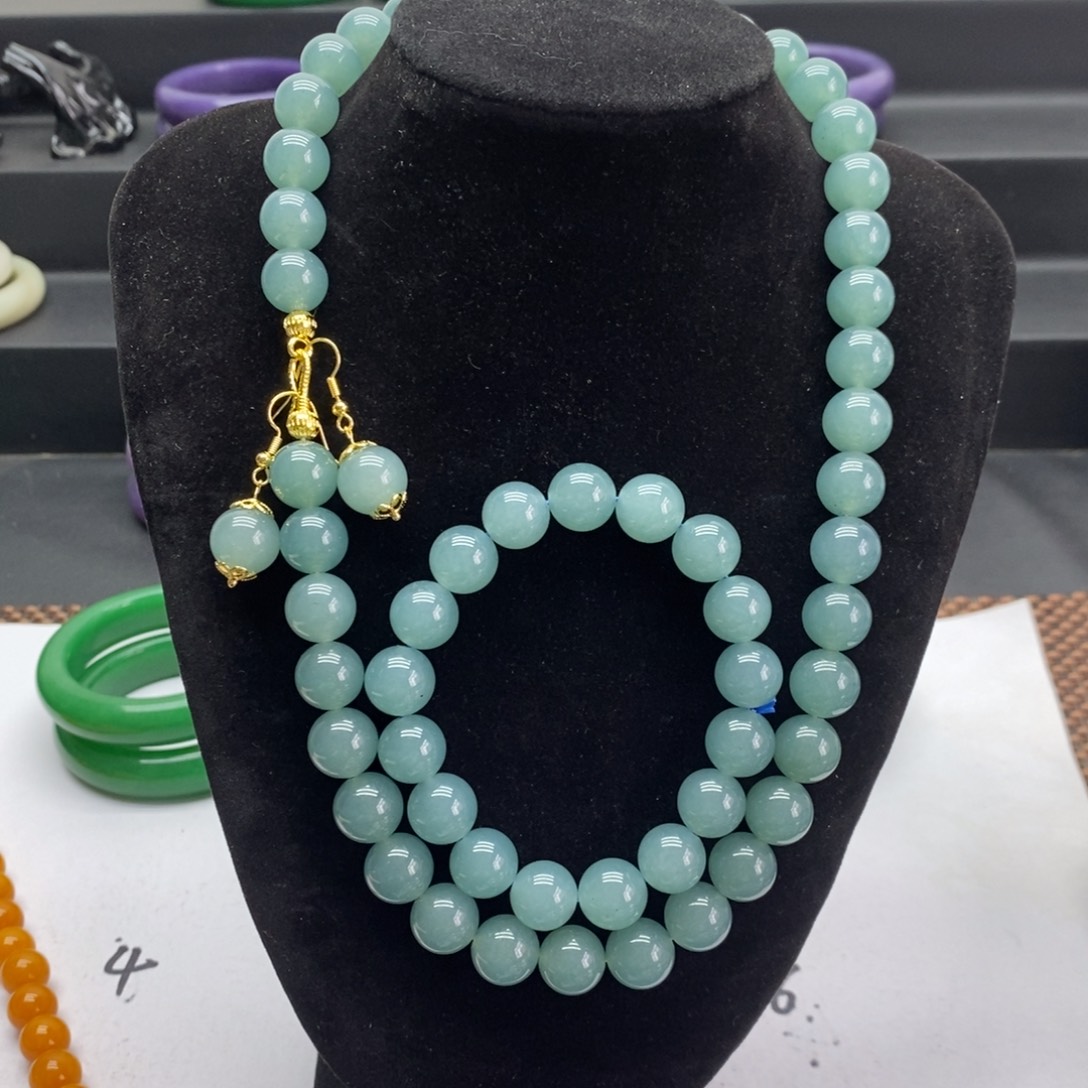 未镶嵌石英质玉珠宝奇石