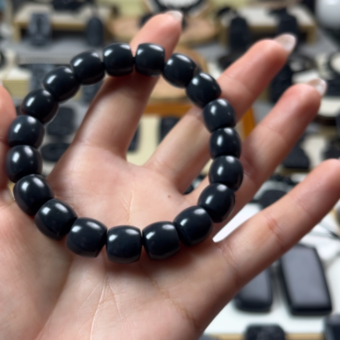 和田玉（墨玉）未镶嵌颈饰卡12 直切体验